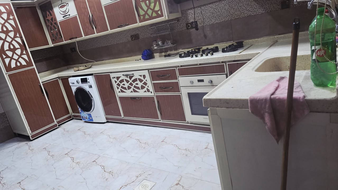 السلام عليكم 
كاونتر للبيع 
موبايل ***********
