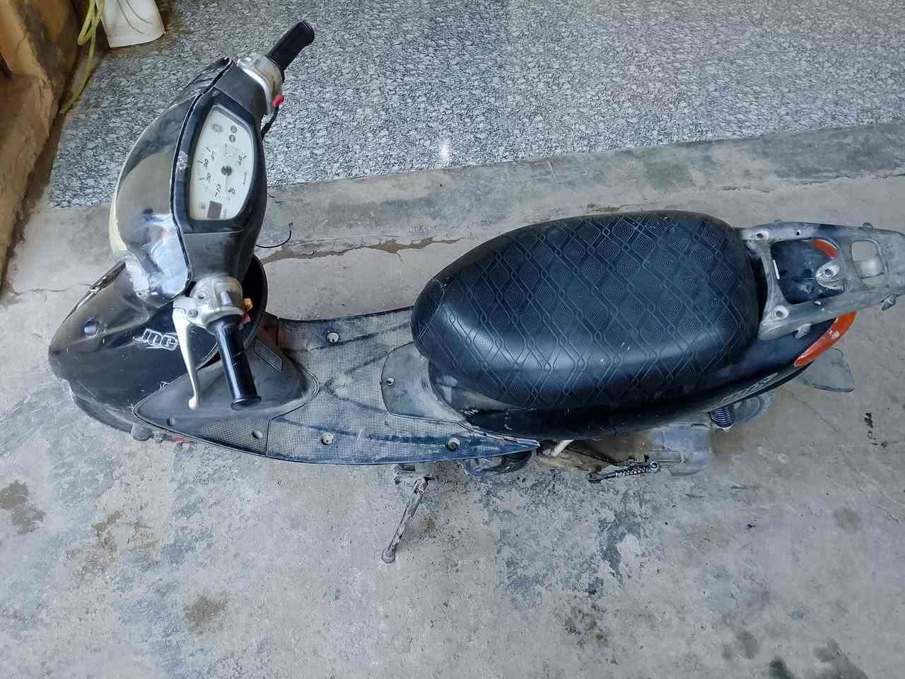 سلام عليكم دراجة للبيع شغالة  السعر 160 وبيها مجال ***********
