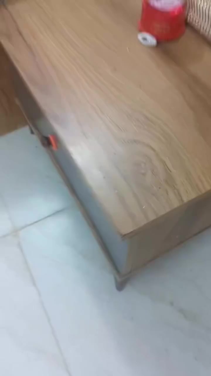 السلام عليكم غرفه للبيع خمس قطع مستعمله السعر 300 وبيه مجال/ العنوان داموك حي صناعي مقابيل المعارض/***********
