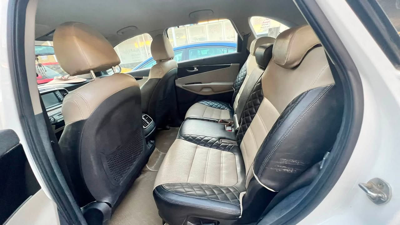 سياره سورنتو ، 6 سلندر .فول مواصفات ماعدا البانوراما
السعر 235 ورقه وبيها مجال ..مكفوله بس بيها بارد شويه 
***********
