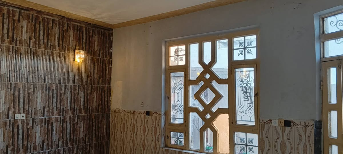 للبيع أو الايجار بيت مساحته 120 متر مربع طول بل عرض نفس الشي بيت يحتوي ع ستقبال وصاله ومطبخ وغرفه نوم وحده تفاصيله داخل الفيديو موقع البيت حواس المجسر 50 متر عن الشارع العام سعر البيت 35 وبي مجال
للاتصال ***********
للبيع أو الايجار بيت مساحته 120 متر مربع طول بل عرض نفس الشي بيت يحتوي ع ستقبال وصاله ومطبخ وغرفه نوم وحده تفاصيله داخل الفيديو موقع البيت حواس المجسر 50 متر عن الشارع العام سعر البيت 35 وبي مجال

