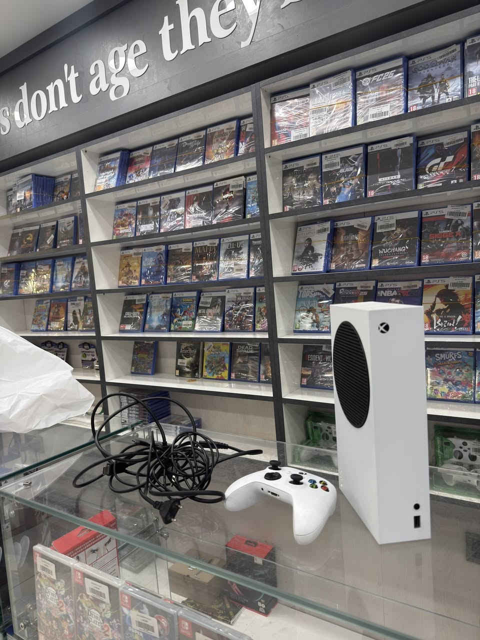 اكسبوكس سيرس s 512 
.
الجهاز كلش كلش نضيف وممفتوح ابد ومستعمل شهرين بس ❤️‍🔥❤️‍🔥
.
.
كامل معداته موجوده عده اليده
الجهاز إصدار 2022 ومستخدم شهرين كلش نضيف الجهاز اي شخط اي طخة مابي كلش نضيف 🤯❤️‍🔥
.
السعر 330 وبي مجال بسيط كلش
واتساب ***********
