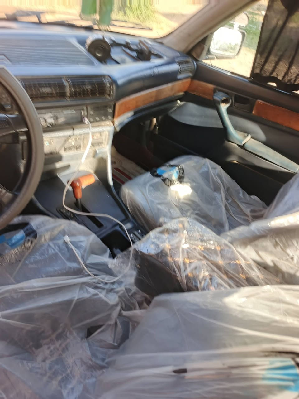 سياره بي ام الحجم 735 سياره حلوه نظيفه تبريد شغال السعر 36 ورقه وبيها مجال *********** ثانويه 27 تحويل ثاني يوم🤍
