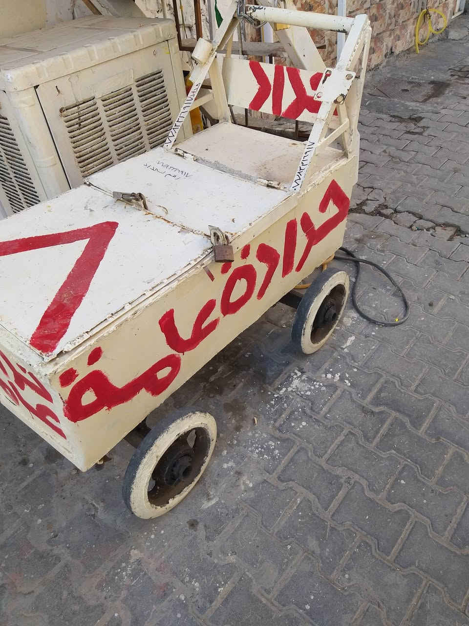 للبيع عربانه حديد ٤ تايرات ربل اصلي مطاط حديد تكمه عربانه تحمل ٤ دبلات ضد طسات تصلح حداده عامه متنقله للبيع رقمي ***********
