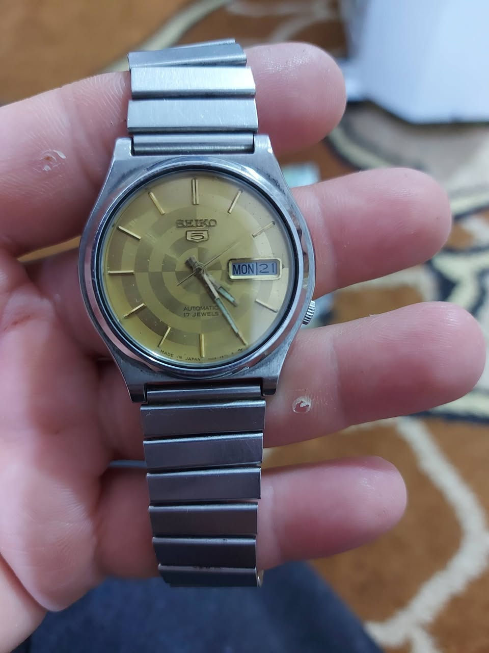 السلام عليكم مجموعة ساعات ستيزن ياباني قديمة شغالة ونظيفة فقط تحتاج تبديل جامة وسيكو فايف شغالة كلشي ما بيها وسيكو فايف مينا ذهبية شغالة ايضا وسيكو فايف مينا فضية تشتغل لكن قطعة ضبط الوقت تفصخ لمن تريد تضبطها وساعة اورينت ياباني تشتغل كلشي ما بيها وساعة اورينت يرادلها ترتيبات وسير كلهن اوتوماتيك وقديمات واصليات
السعر الكلي ٢٥٠ الف قابل للتفاوض اريد ابيعهن شلعه كلهن والي يريد مفرد يراسلني وبيه خير ويدلل ..


**إذا كنت صاحب هذا الإعلان وتريد حذفه لأي سبب، رجاءا أرسل رسالة إلى الدعم الفني**