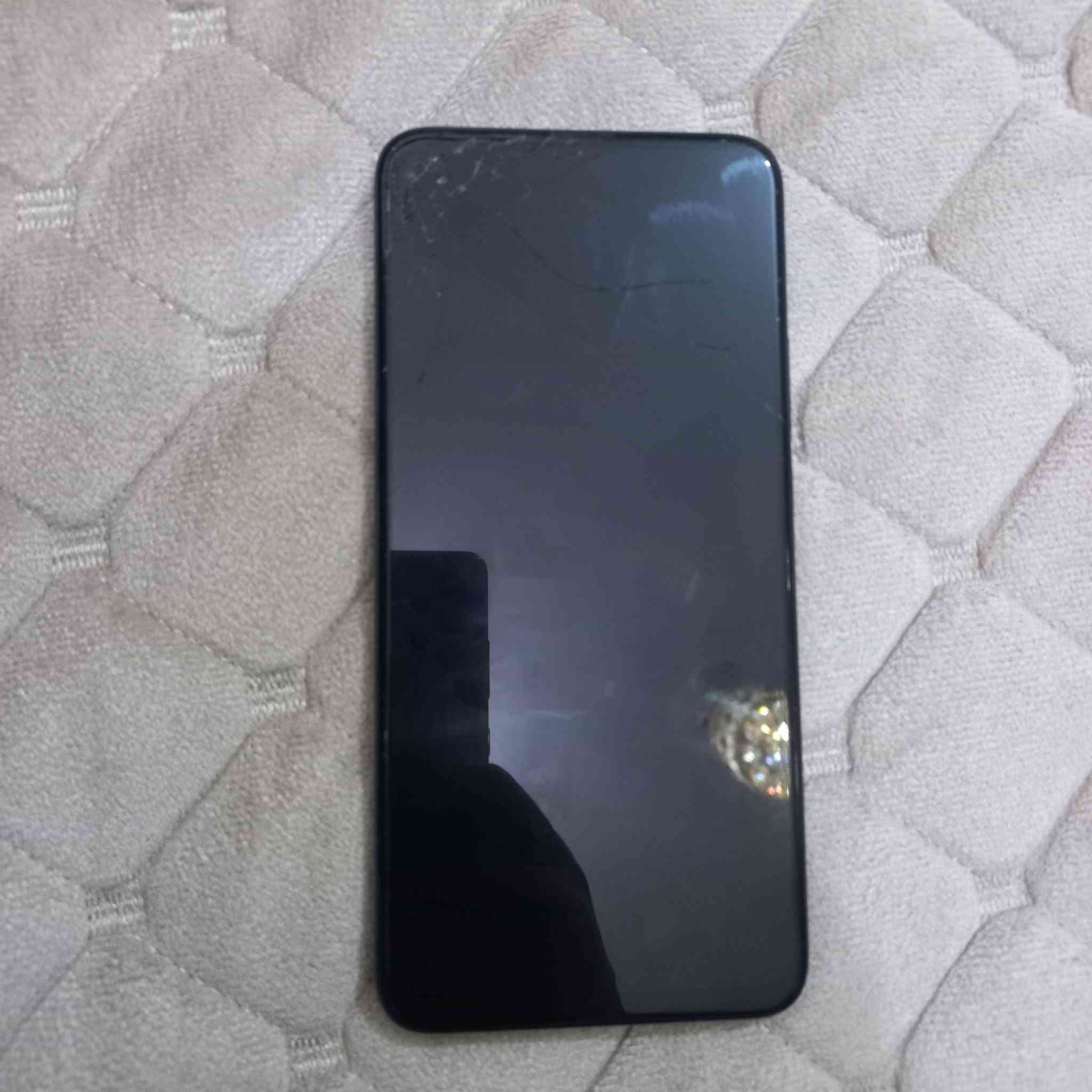 سلام عليكم
Y9

كله شغال بي فقط الشاشه خالعه وبيه كسر بس ممأثره على المس ولاداء جهاز كلشي بي شغال فقط الشاشه قيم باليرضي الله مكاني كربلاء لانتفاظه الاولى ***********
