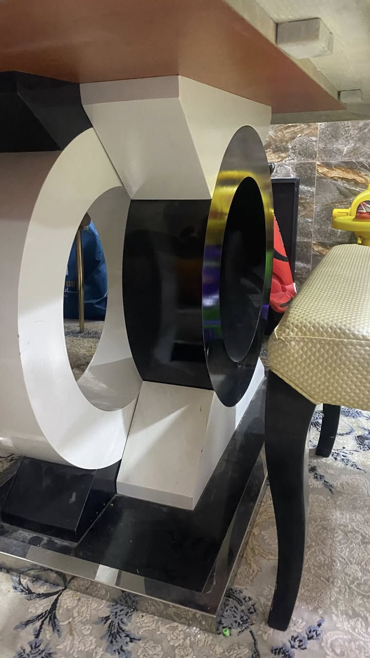 ميز طعام مرمر ثقيل اصلي ما بيه شخط او مكسور يجي وياه ٦ كراسي ما بيهن شي سعره ٢٢٥ و بيه مجال مكاني الانتفاضة الثالثة شارع الدرة 

للاتصال على الرقم ***********

للمراسله على الواتساب على الرقم ***********
