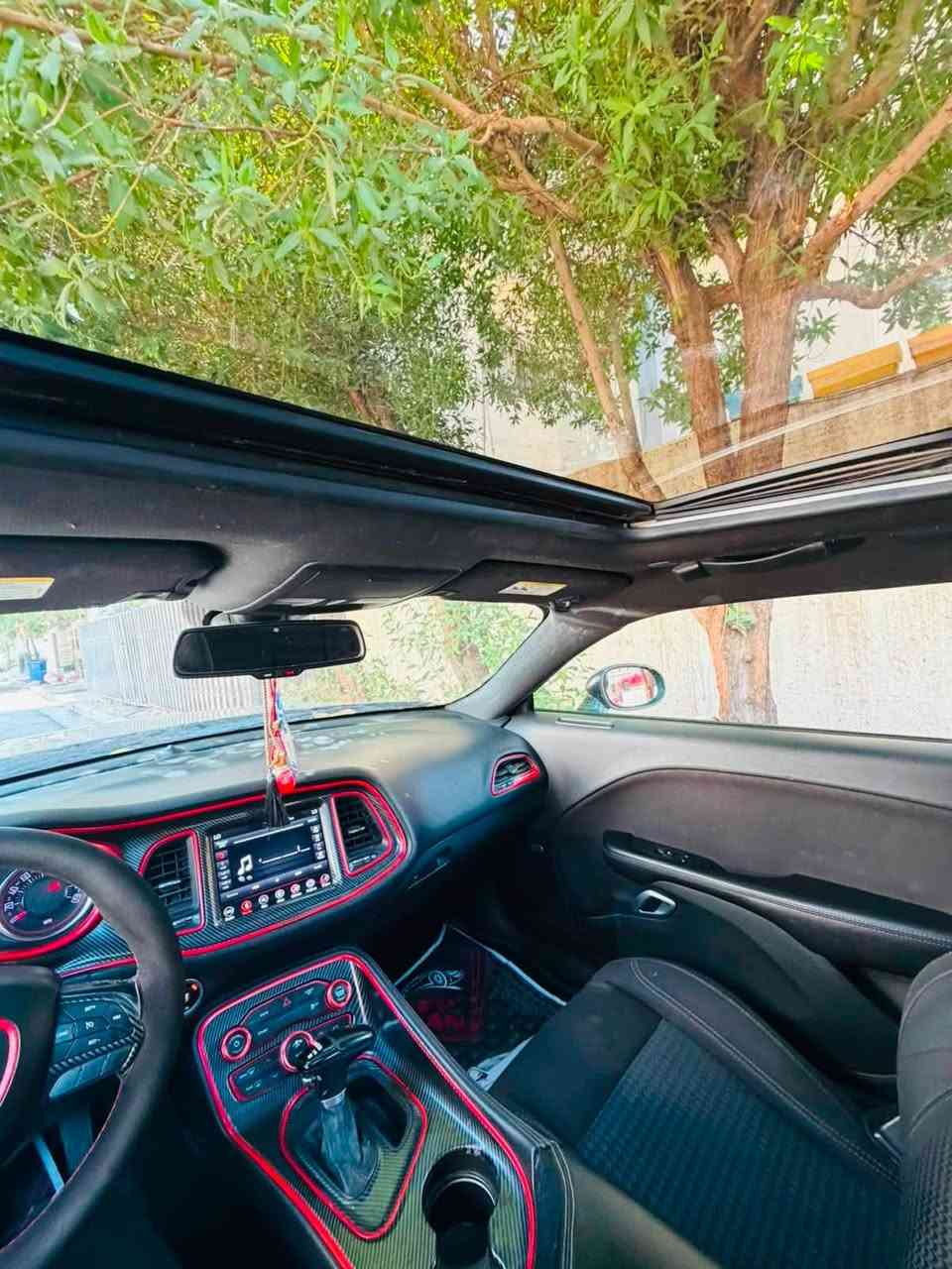 سلام عليكم 
دوج جالنجر 2018 SXT
فول مواصفات دينار واحد متصرف عليها السياره جاهزه من كلشي تجي وتشوف بعينك 
السياره قطعتين وبيها بارد نزلت السونار بل منشور 
رقم بغداد تحويل مباشر 
السعر 154 وبيها مجال حك الجيه 
رقم الهاتف ***********
