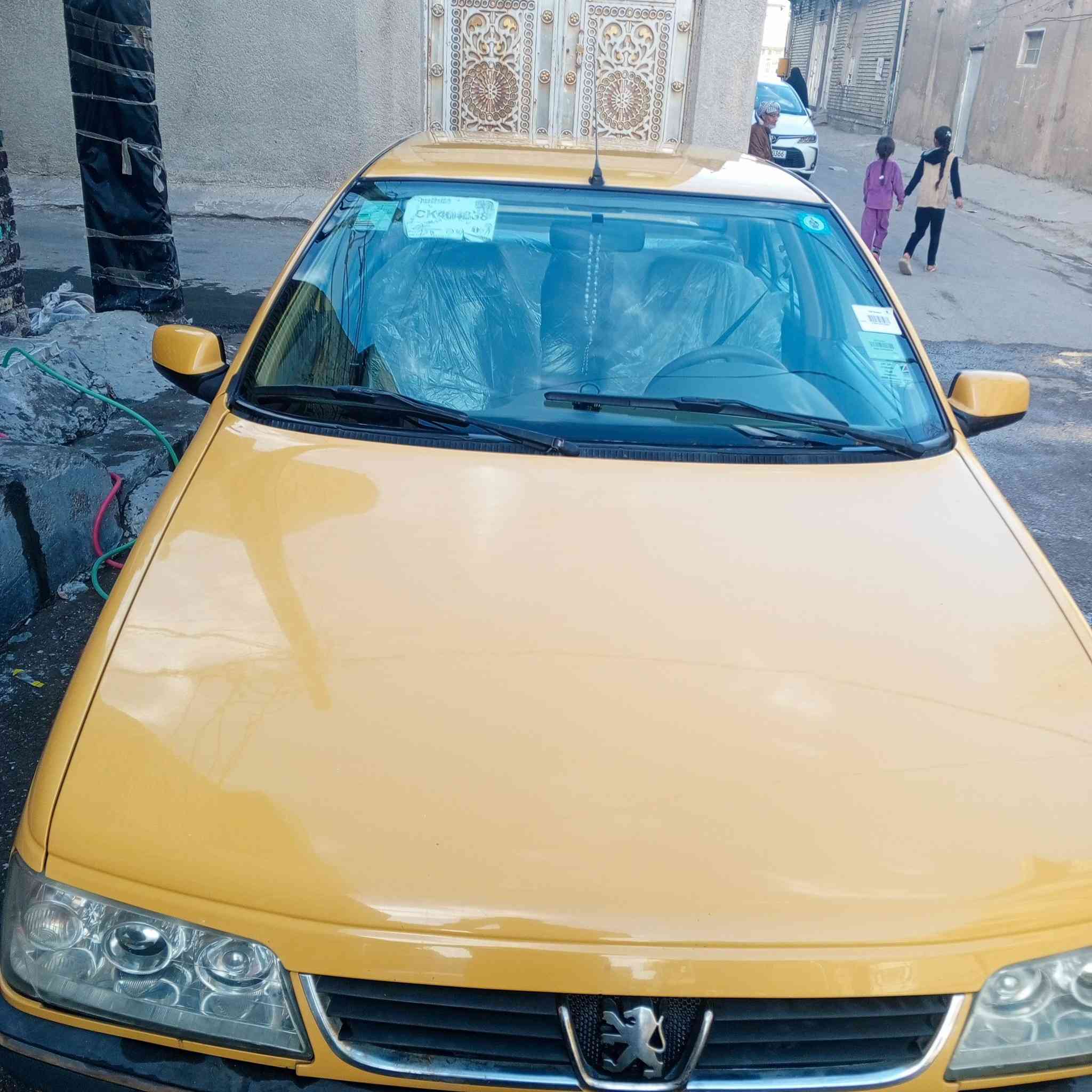 السلام عليكم 
بيجو لميس 2016
سياره كير محرك خير من الله 
تبريد تدفئه شغال سيارة لا تنقيص ولا تبخير مكفوله من الخياس والبارد وقطره صبغ ما بيها 
رقم بغداد إنكليزي دولي باسمي مصفره هيه وغرامه 
مكان بغداد مدينة الصدر / *********** / ملاحضه السيارة ممشتغله تكسي فقط الدوام
