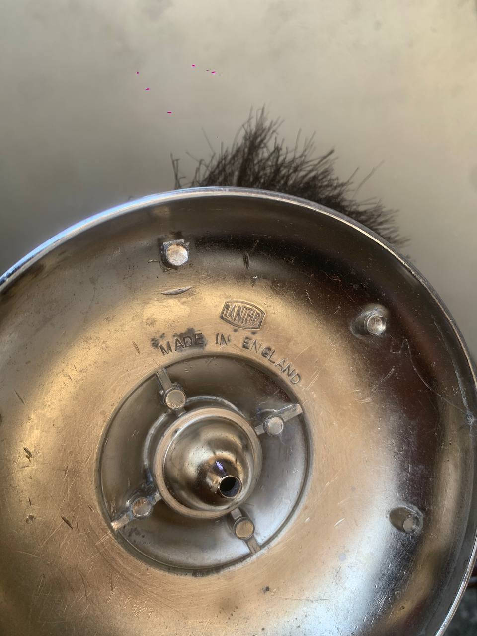 عدة منقل قديمة صناعة إنكليزي طلاء فضة قطعة فاخرة قياس 40 سم
***********بغداد
