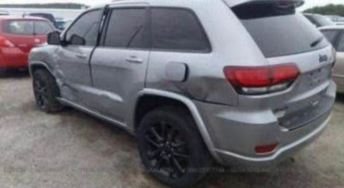 لارديو بلاك توب موديل2018 رقم بغداد  حادث امريكا موضح بلصور طخطخات صفحه السايق بدون دواخل ايرباك فقط البرده لا دشبول ولا دركه  
مواصفات البلاك توب معروفه  بدون فتحه شفتات سرعه كشن كهربائي كشن مخمل وجلد  شاشه كبيره  جنطه كهرباء
215 ورقه
***********
