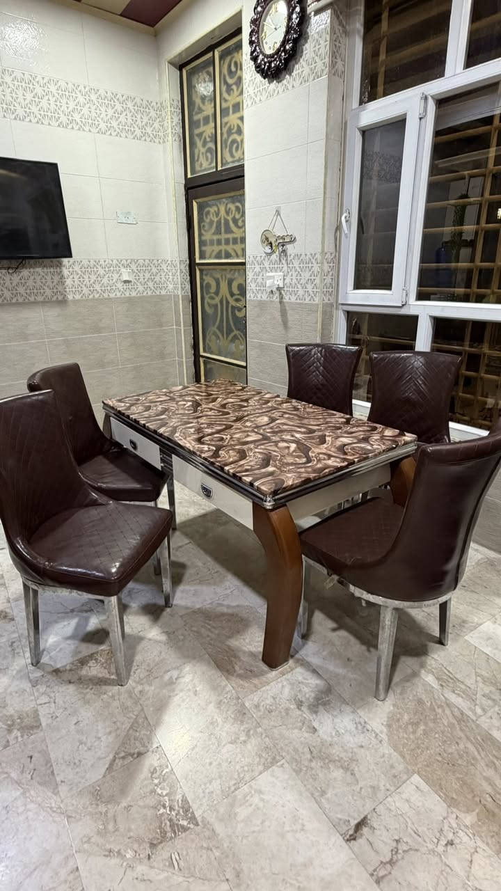 ميز مطبخ للبيع
السطح مرمر مع خمس كراسي
الحالة جيدة جداً 
السعر ٣٥٠ 
حلة


**إذا كنت صاحب هذا الإعلان وتريد حذفه لأي سبب، رجاءا أرسل رسالة إلى الدعم الفني**