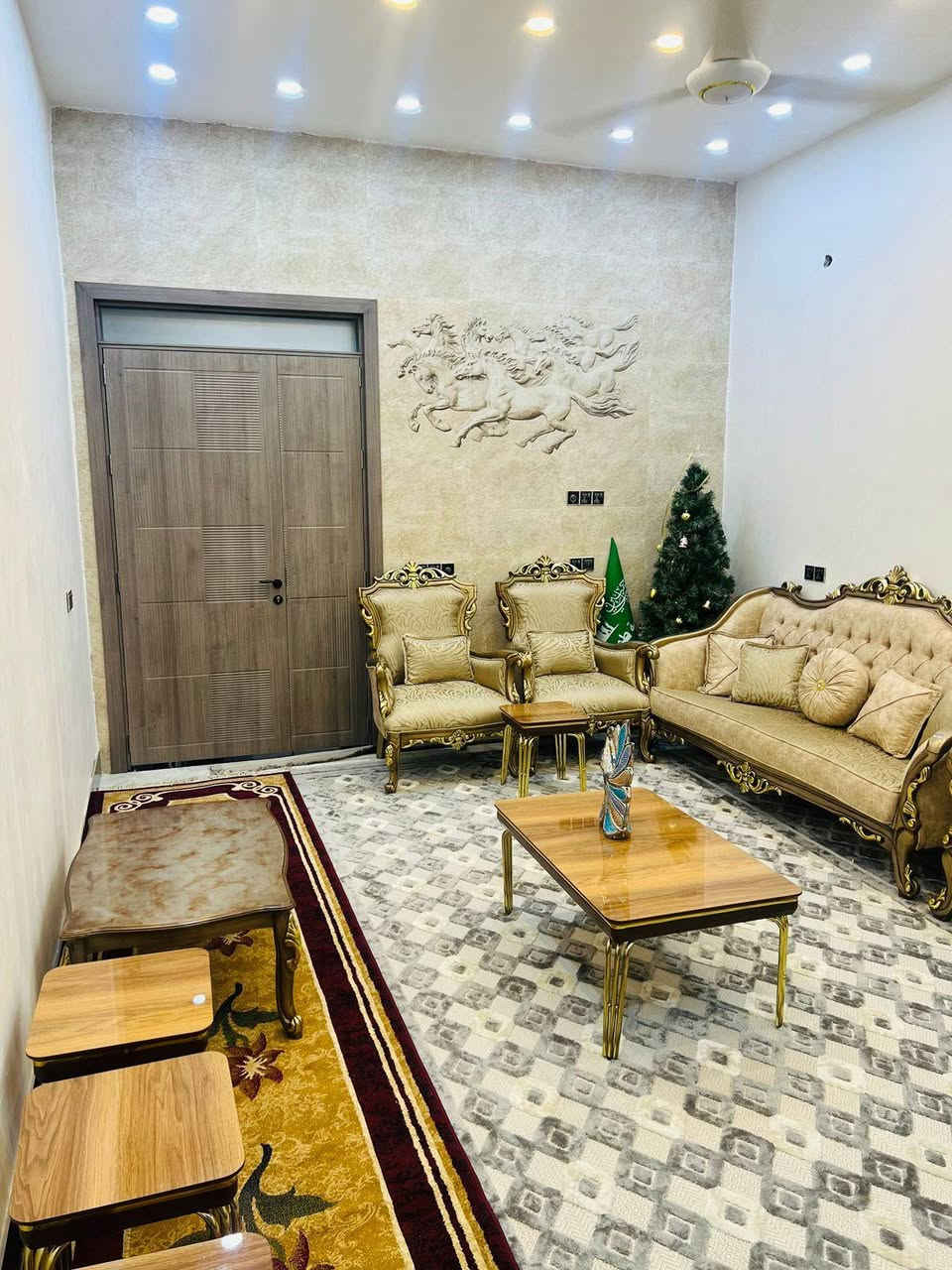 🏡 دار سكن للبيع

📍 العنوان: أم الخيل الرابعة- قرب شارع عشرين الفاصل بين الثالثه والرابعه 

📐 المساحة: 150 م²
📏 الواجهة: 7.5 متر

🏠 المواصفات:

طابقان-- بناء حديث

5 غرف نوم
2 مطبخ
2 صالة
1 استقبال
4 مجاميع صحية

💰 مطلوب صندوق الإسكان: 48 مليون دينار

✨ دار مناسبة للعوائل، بتصميم حديث ومساحات مريحة، وموقع مميز في أم الخيل الرابعة.
المراجعة 
     ♦️♦️♦️مجموعة باسم الشمري♦️♦️♦️
      ♦️♦️للاستثمار والتطوير العقاري♦️♦️
الفرع الاول/بغداد،القادسية،قرب مجمع الوزراء
الفرع الثاني/الديوانية،الجزائر ،الشارع الخدمي،مقابل تقاطع أم الخيل
للأستفسار الاتصال على📲
قسم المبيعات 📠
***********📱
***********📱 
📲 حمّل تطبيق باسم الشمّري العقاري الآن من Google Play:
👉 [https://play.google.com/store/apps/details?id=com.basemShamry.app](https://play.google.com/store/apps/details?id=com.basemShamry.app)
🍏 قريبًا على App Store
