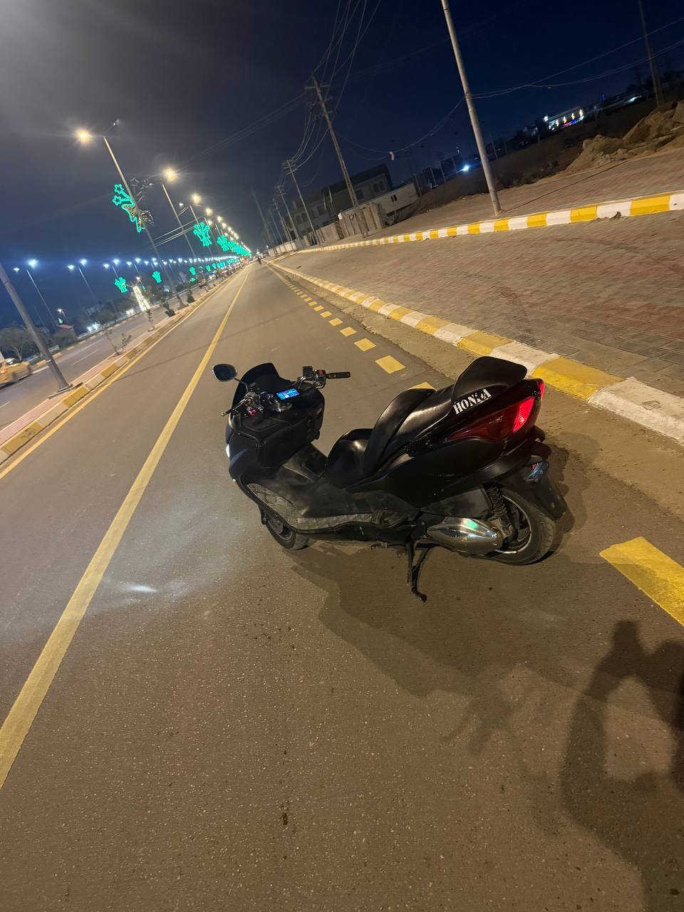 للبيع او المراوس
تافاصيل/
لايت 
اشاير 
منضومه زنون 
مكينه مامفتوحه
اوراق
سلف 
دراجه بصمه 
مضخمات بلاتوث 
جهاز  جي بياس
كامل 
الدراجه كامله تطلع بيها محافضات 
لاتنقيص لاتبخير 
السعر 950وبيها مجال حك الجيه 
مكان كربلاء 
التواصل ***********او خاص مفتوح
