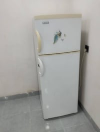 ثلاجه للبيع بشرط تاخذها كلش نظيفه ما واصله تصليح بلاد ارجلك ١٦قدم  الس...