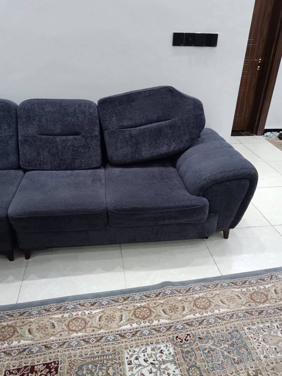 السلام عليكم
تخم للبيع ديوان نظافه ٨٠% 
العنوان كراده داخل 
للاستفسار التواصل ***********
