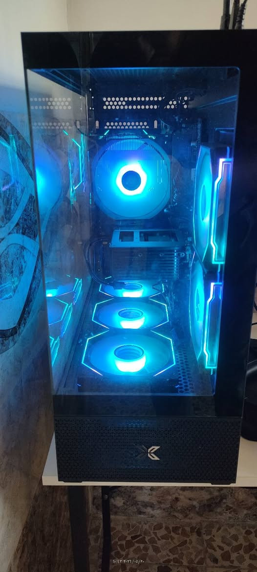 السلام عليكم
Pc للبيع 
المواصفات
Asus RTX 5060 prime oc 8GB GPU
Asus prime H610M-K D4 Motherboard 
Intel core i5 14400F CPU
TwinMOS 16GB DDR 4 3200MHz RAM
512GB M.2 NVMe Storage
Xigmatek 750W 80 plus Bronze power supply 
Xigmatek air killer pro cooler 
Xigmatek case
LG 24GS50F-B 24 inch full HD 1080p 180Hz Monitor 
T-Dager ARENA T-TGK321-B Mechanical Keyboard 
ماوس صيني عادي
Mousepad 800*300*4mm
1500VA 900W UPS
الpc كلش نضيفة استخدام قليل جدا بعدها بكارتونها مثل ما واضح بالصور

السعر مليون و نص 

مكاني الموصل
تواصل عبر الواتساب 
***********
