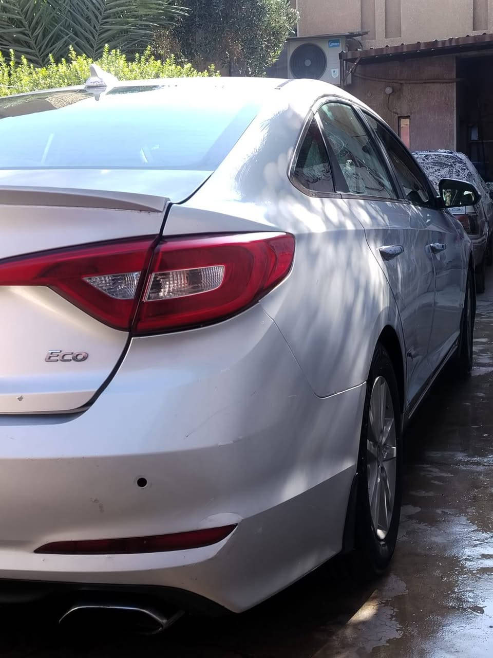 السلام عليكم
سوناتا 2015 امريكي 

رقم كربلاء دولي 

سنويه لل 27 مجدده 

بااسمي 

مكينه 2400  

ضربه الجاملغ الخلفي الايمن عكس السائق وشويه ملاحض بيه من الجنطه 

السياره عليها ادامه كامله وتخم تاير جديد

ماشيه 112 ميل 

السعر  112 وبيه مجال 

الرقم. ***********

*********** 

مكان السياره بغداد حي النصر
