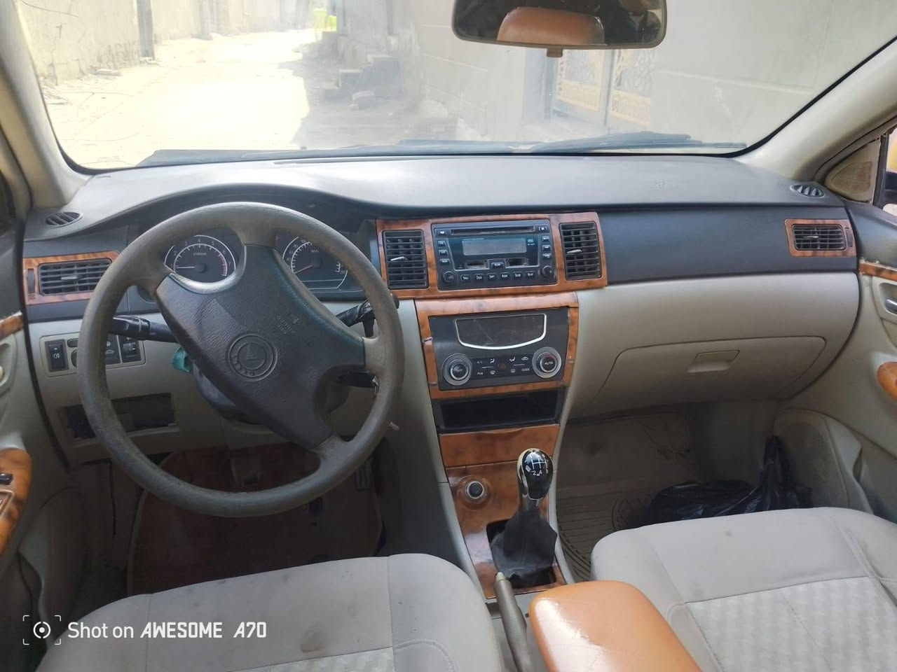 سلام عليكم
جيلي موبل موديل 12
رقم بغداد احمر سنويه عضم
عندي وكاله بيه تريد المالك هم موجود 
مكينه لاتبخير ولاتنقيص 
كير جديد حداديه 80 %
كهربائيات كله شغاله 
بيه باور عاطل لايت زنون 
غرفه نضيفه وحلوه 
السعر 2 مليون وبيه مجال 
العنوان الديوانية الحمزة الشرقي 
***********
