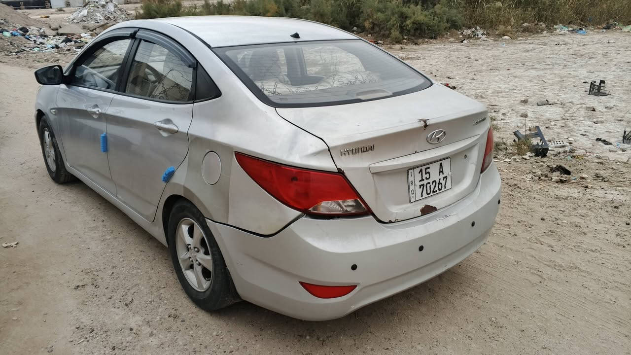 السلام عليكم
اكسنت للبيع موديل ٢٠١٢ كير عادي 

سياره صدر نص عمر السياره بيه جراد 

كير محرك تخم تاير خير من الله مثل ما موضح بالصوره السياره باسمي
السعر ٧٠ وبي مجال 

مكان السياره بغداد حي الجهاد

***********
