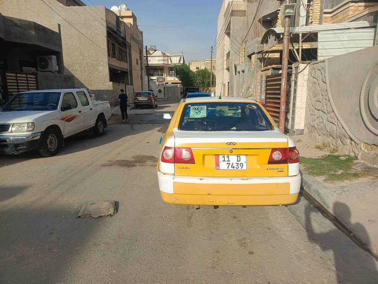 السلام عليكم سيارة شيري كوين موديل 10  تبريد شغال وبارد كير محرك مكفول لا تنقيص ولا تبخير مصفرة هيأة وغرامات رقم بغداد السيارة مصروف عليها تاخذها كبل للشارع 

السيارة بلادية كير عادي 

مبدل بيها / مشط ستيرن 

درايم شفت كامل 

 تخم تاير جديد 

داينمو جديد 

ضاغطة مال قايش داينمو

عمبار كلج الاعلى

كهربائيات شغالة 

تبريد بارد

مروحة جديدة 

طستها ناعمه 

عبوة فيتبم جديدة 

النقوصات/ يدة الخارجية باب سايق + هورن+ جام الورا ما ينزل 

هاي شرح مفصل وكامل على سيارة الجديد والنقوصات وسيارة مابيها مصرف تاخذها كبل للشارع تشتغل بيها والكشر شوفة عينك لا ضربة ولا شي مجرد بيها تصليحات وخياسات 

 السعر ب24 وبيها مجال 

مكاني بغداد 

واتساب + اتصال ***********
