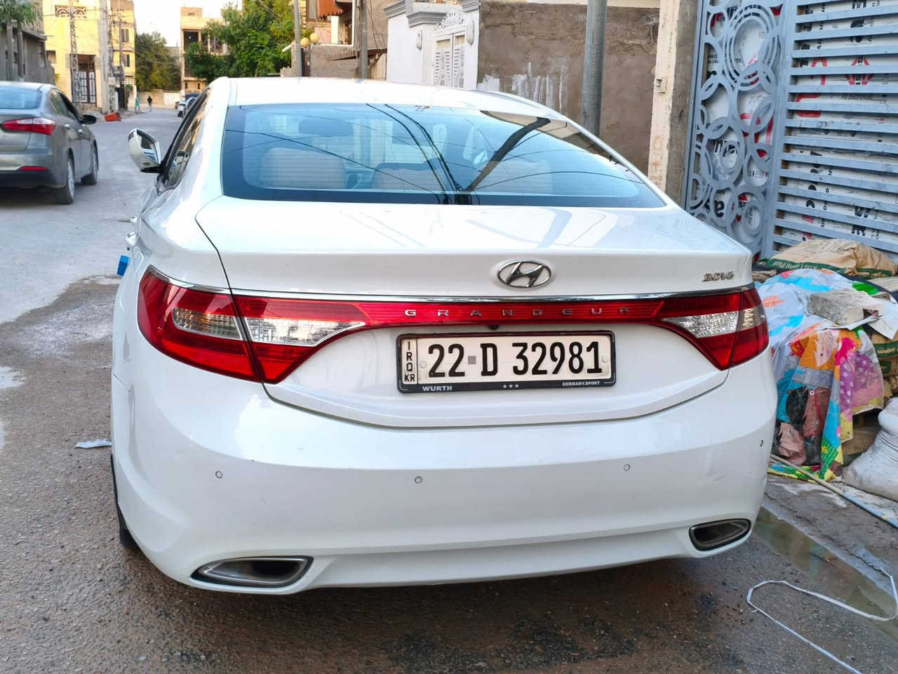 سلام عليكم ازيره موديل 2015 السياره حلوه وجاهزه مكفوله من الصبغ ماعده بارد باب السايق ول الوراها قليل موهواي بارد اربيل بسم شركه تحويل وكاله جاهز  مكينه 3000 سته سلندر السعر 120 وبيها مجال قليل مكان السياره النجف رقم الهاتف ***********
