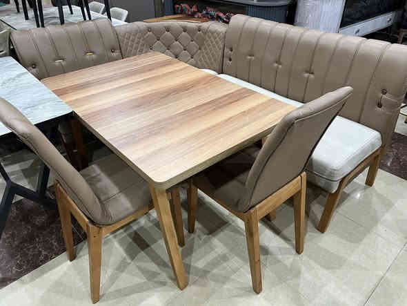 معرض صلاح آلدين للأثاث المنزلي للجمله والمفرد 
ميز طعام خشب شكل ديوان 5 مقاعد مع كراسي 2 منفرده 
مستخدم نضافه 90٪ مابي اي ضرر نفس ما بصوره 
***********
العنوان تكريت الزهور مقابل كليه تربيه البنآت مجاور تانكي المآء قرب غصن الزيتون
