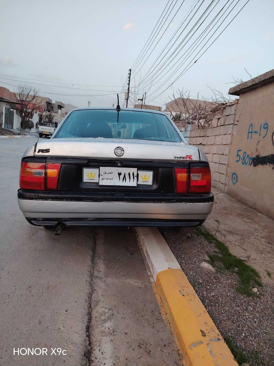 ئۆپڵ 1992مەکینە 16 بەشەرتی گێڕ و مەکینە  هەڵمی دەمیشی نیە کارەبای مەزبوت یەک دوسەو پەنجا مەسرەفی تیابوو بەبەلاش بیبە نرخی 15گەڵاو کەێک معامەلە 
***********
وەتسئاپ و ڤایبەریشی لەسەر
