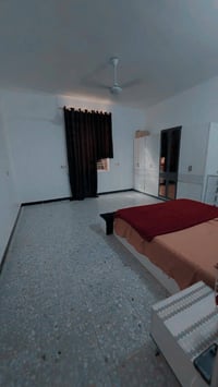 عدي بيت للبيع مجاور لفتحه مال حي لكوفه ومجاور لحميديه المساحه200متر مي...