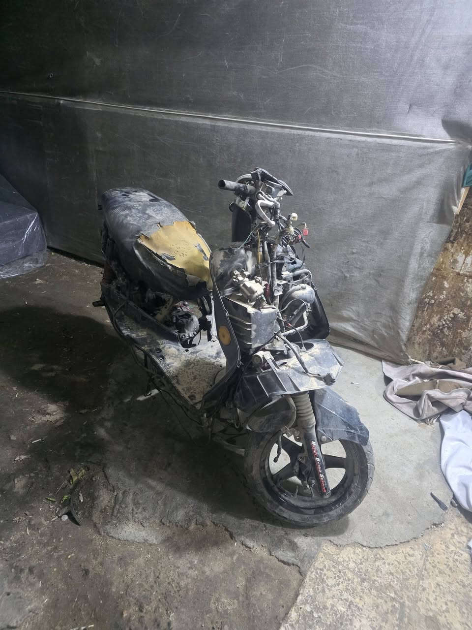 سكنس كوم حديد قيم واخذ متروكه
***********
