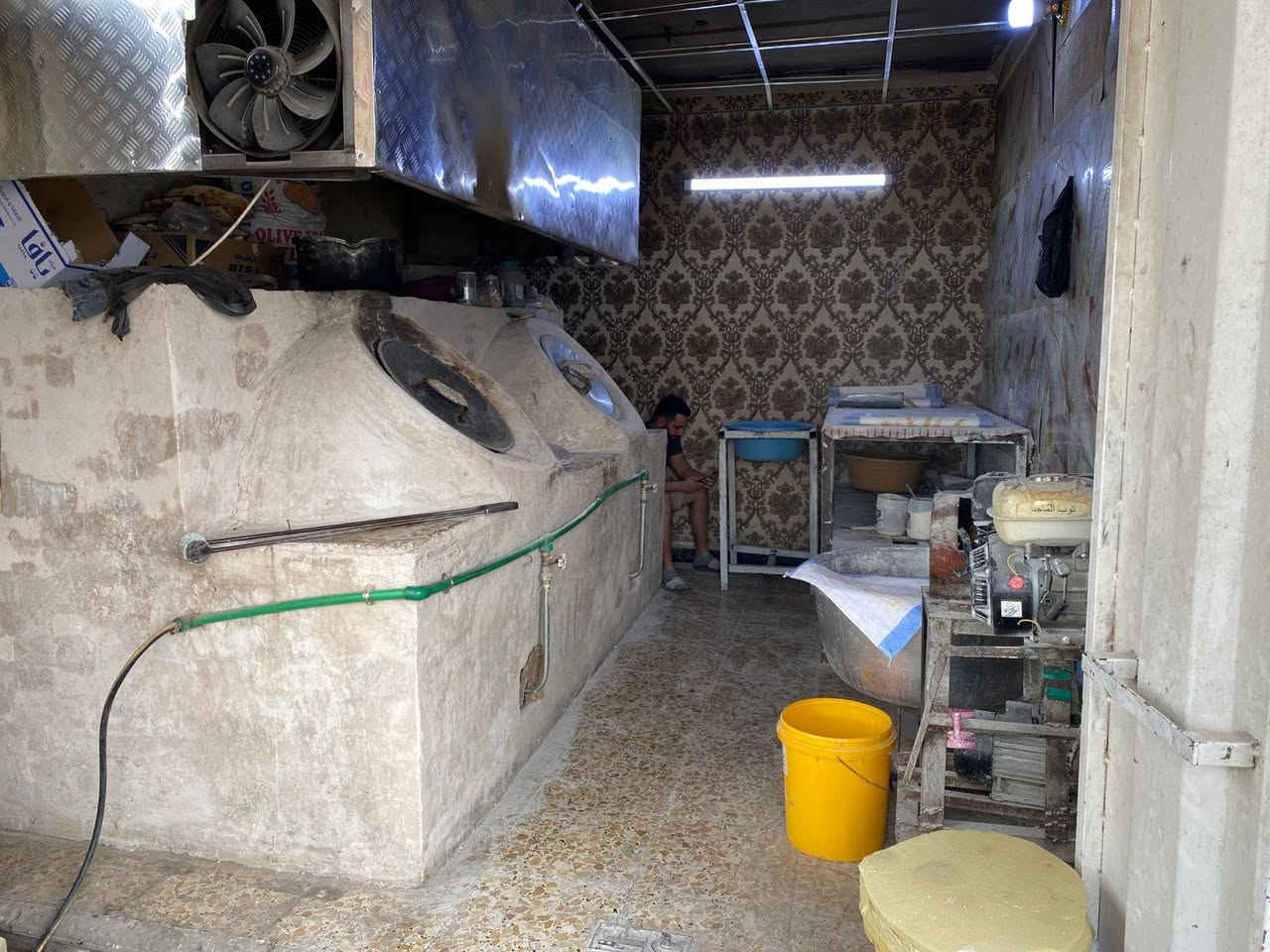 مخبز لبيع اخبز جوه الف
بغداد شهداء،العبيدي 
لا يوجد مبيت 
السعر  مليونين 
***********
