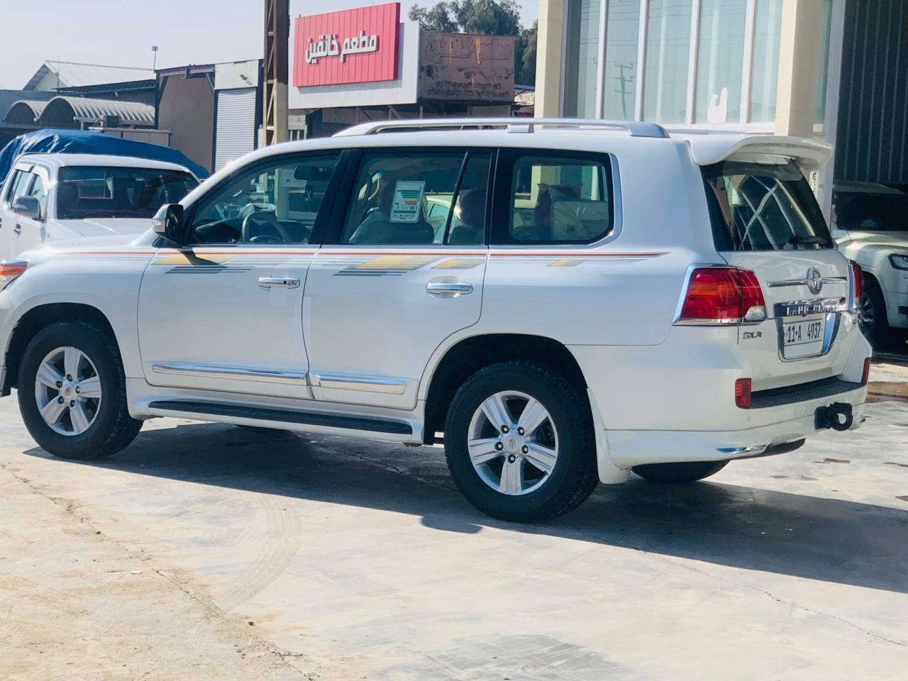 السلام وعليكم للبيع لاندكروز بريم اصلي رقم بغداد بسمي موديل 2013   بيها ملاحظات موجود بسونر ويه صور مكان سياره بغداد جسر ديالى جديد محرك 6سلندر  معروفه مواصفات لبريم السعر 363  ورقه وبيها مجال لشراي الهاتف ***********  *********** بس بيع ماراوس ماراوس
