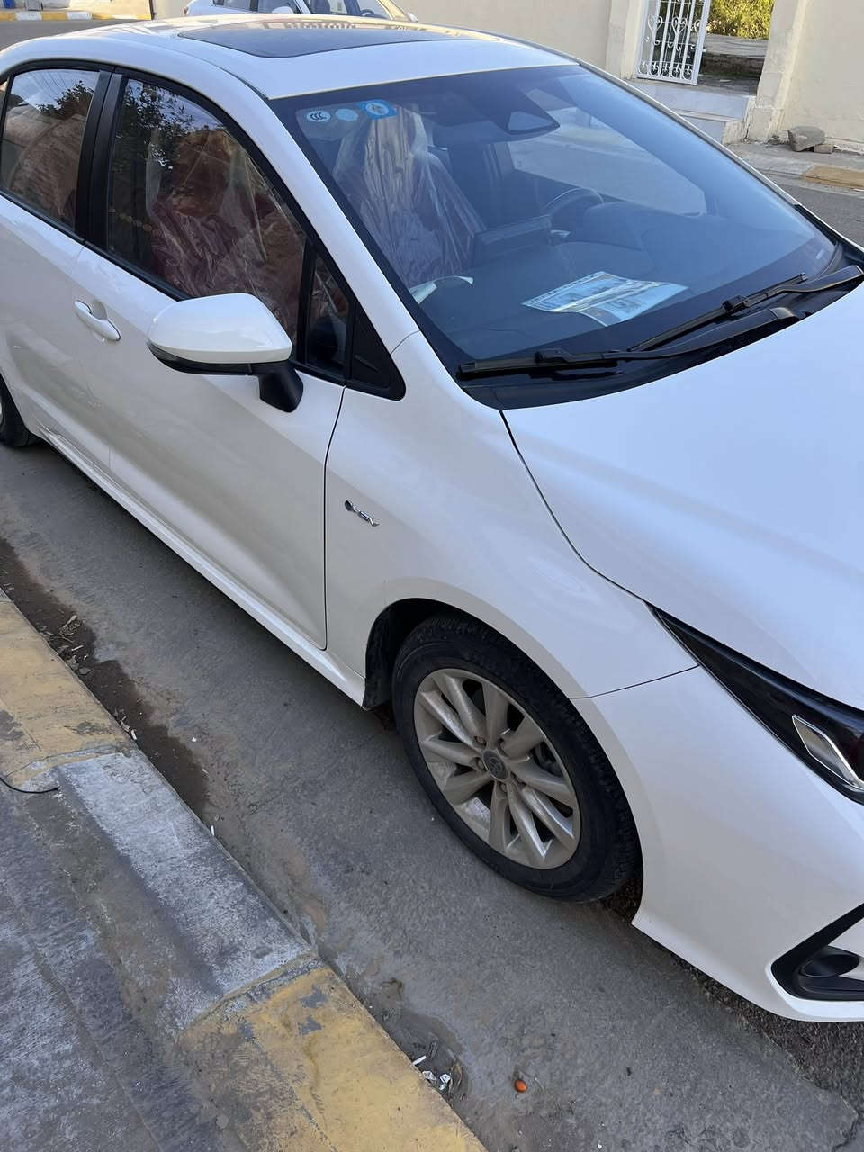 سلام عليكم 
كورلا هايبرد 2025 داخل احمر كراسي كهرباء سبايدر فتحه السيارة فول مرقمه بغداد ماشيه 3900 قابل للزياده 
مكان السياره فلوجة سعره 175$ وبيه مجال 
رقم تلفون ***********
