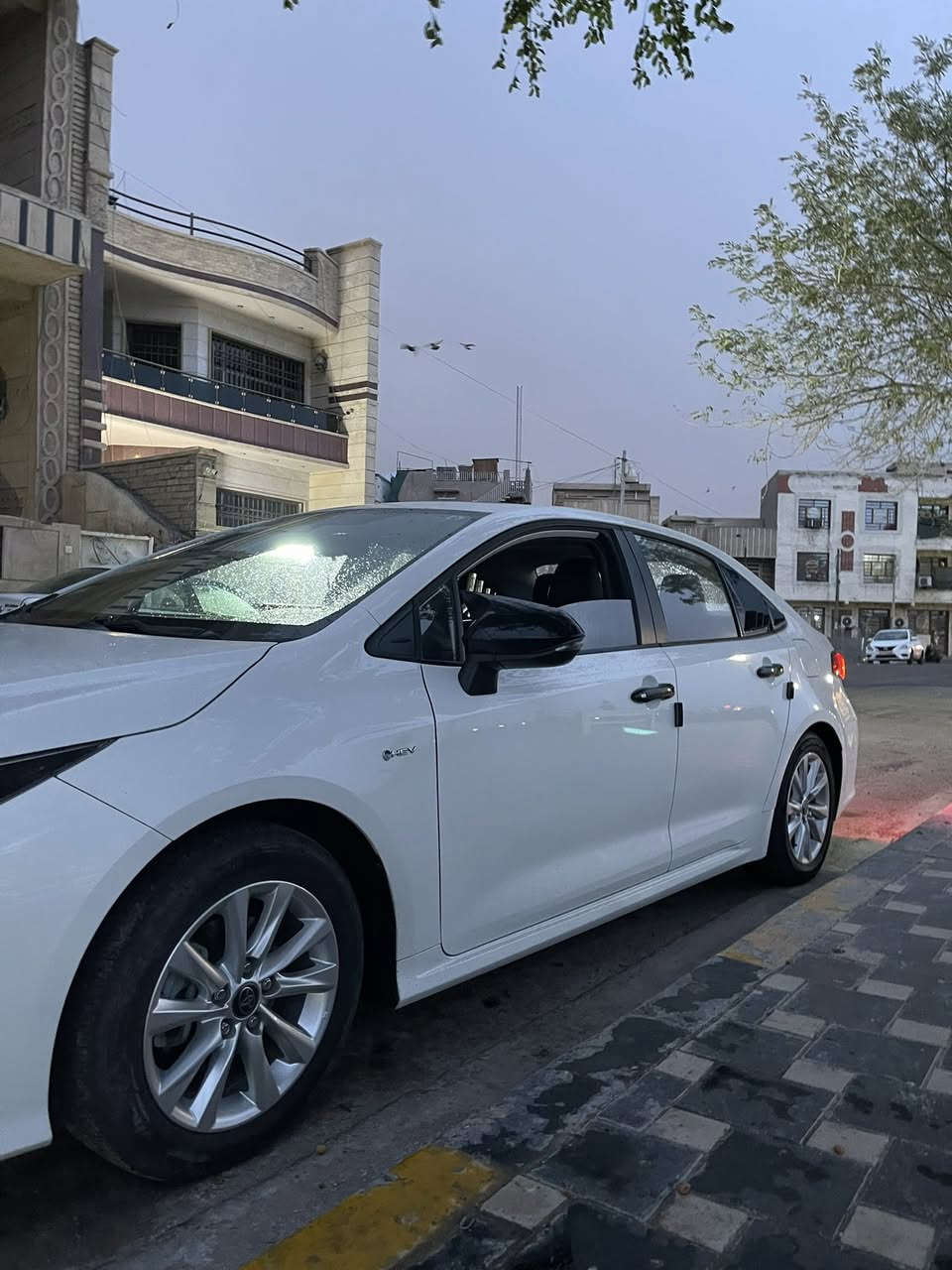 كورلا وارد صيني هايبرد جديده السياره بعدها
نظيفه كلش السياره فول مواصفات كشنات جلد وفتحة سقف قطعتين تبريد داخل اسود  ستيرين جلد كابرون اوتوهولد هاند بريك بصمه اشاري بالمري تحديد مسار (رادار) قياده ذاتيه شاشه كبيره كار بلي. العلامه السوده HEV 
مود قياده 3 ايكو - بور - نورمال
رقم بغداد السياره
ماشيه 27 الف كيلو
مكاني بغداد الشعب
مكفوله السياره
سعر (145 ورقه )
تلفون ***********
