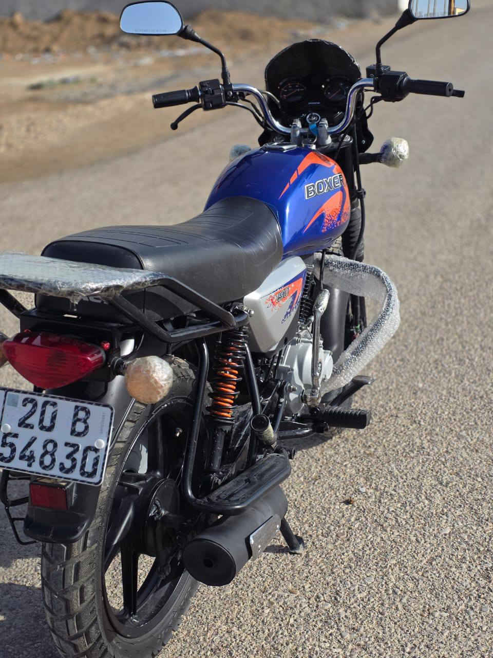 سلام عليكم
بوكسر 23 جديده 
رقم انكليزي سنويه بسمي
تحويل مباشر 
مكفوله بغداد المدائن 
***********
السعر2700
