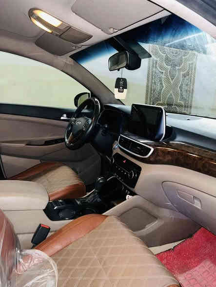 توسان 2020 خليجي
ماشيه 76 رقم بغداد 
اللون مميز بالتوسان ( ابيض صدفي )
السيارة فول عدا الفتحه  
لايت 5 عدسات 
سايد بريك بل رجل 
بصمه تشغيل 
بصمه بالابواب الاماميه..
نظام ترحيب بالسياره عن قرب..
ويل كب الكبير 
محرك 2000
تبريد قطعتين...
شاشة
ثلاث انظمه قياده
يدات نيكل 
كشنات كهرباء
لدات بل مري ترحيب
 لدات أماميه لايت عدسات
بك لايت لد 
داش كام 
مري شفط
اشاير بالمري
حساس خلفي 

السعر ( 21500 ) وبيه مجال 

رقم الهاتف ***********‬‏
العنوان الرمادي ( حصيبة الشرقية )
