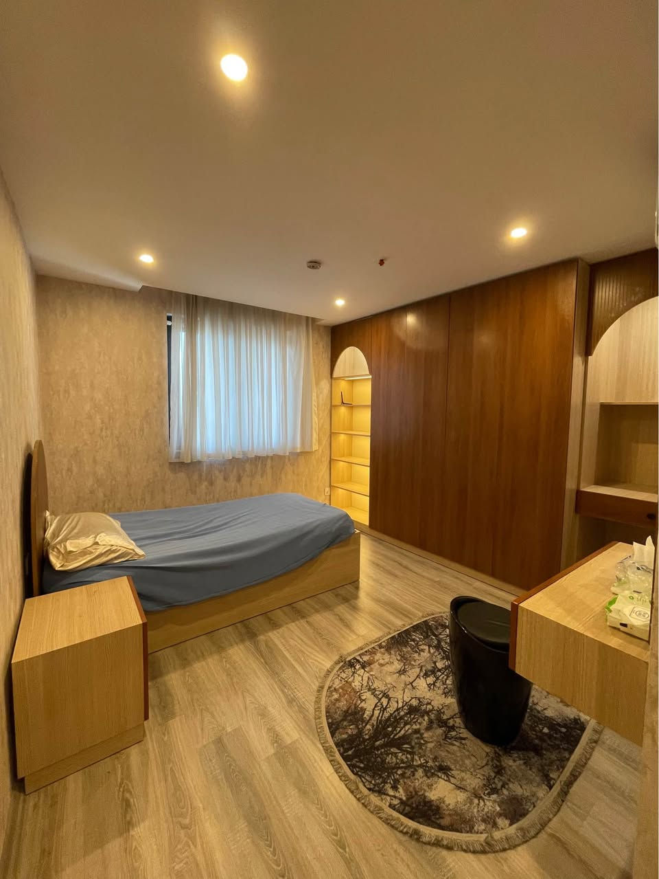 شقة مفروشة للإيجار 
ثلاث غرفه و صالة
٢ حمامات 
مخزن و بلکون 
المساحة ١٨٩م 
السعر ٨٠٠$
————————-
شووقەی ڕاخراو بۆ کرێ
سێ ژوور و هۆڵ
دوو توالێت و حمام 
مەخزەن و بەلەکۆن 
ڕووبەری ١٨٩م 
نرخی ٨٠٠$

بۆ زانینی ناو نیشان و زانیاری زیاتر 
0750 374 7727 أربيل, العراق
