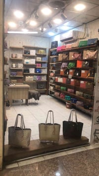 محل للبيع في الخضراء يتكون من ديكور مثل ماموضح في الصوره وطبكه السعر 1...