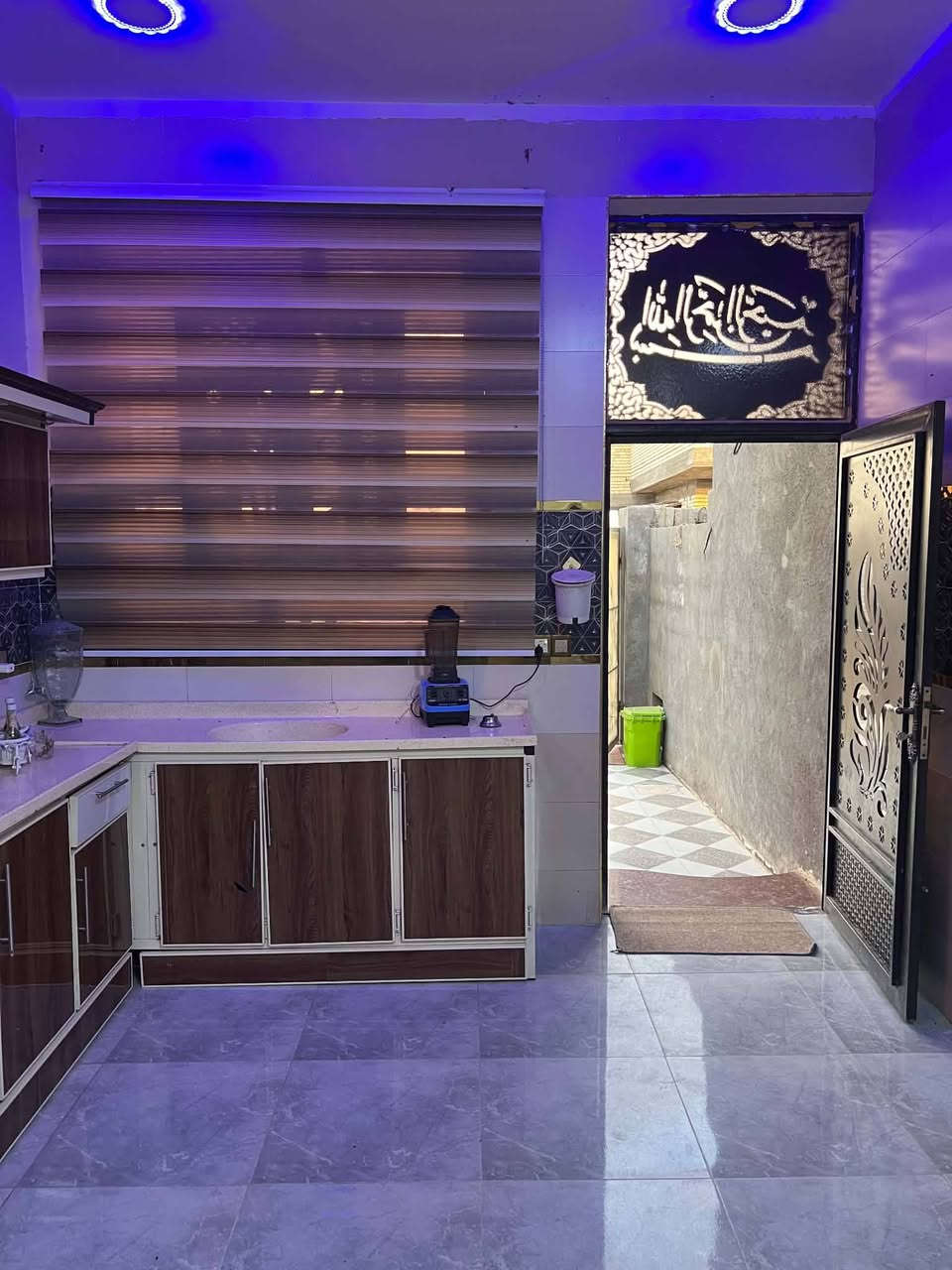🕋 السلام عليكم 🕋
@الجميع

🏠للبيع بيت مساحته ١٦٠ م طابق واحد الفلوجه 

📍حي جبيل قرب الجسر الثالث
📍 طابو زراعي سند 25 

📍 يبعد عن شارع ٤٠ الترابي ٥٠ م تقريبا 

📍 يحتوي على 

🟩غرفة نوم واحدة 

🟥صاله 

🟩 استقبال 

🟥 مطبخ منور 

🟩صحيات كراج 

📍السعر ٦٠ قابل للتفاوض


**إذا كنت صاحب هذا الإعلان وتريد حذفه لأي سبب، رجاءا أرسل رسالة إلى الدعم الفني**