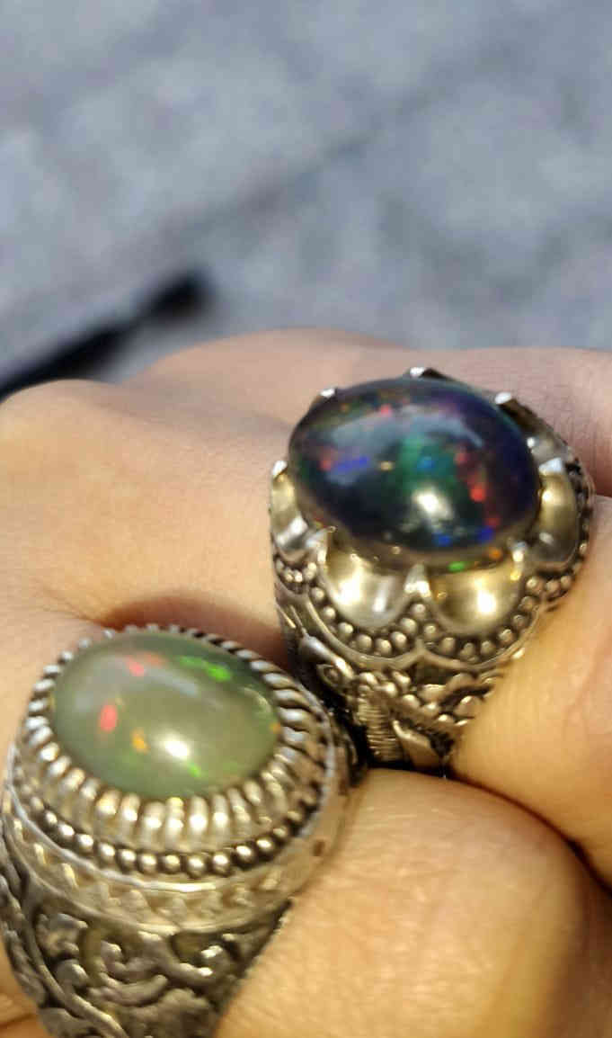 350خاتمين حجر  أوبال  فضه ثقيلً الوزن  للبيع بغداد المحمودية  نوع الحجار إثيوبي  تواصل ***********/***********
