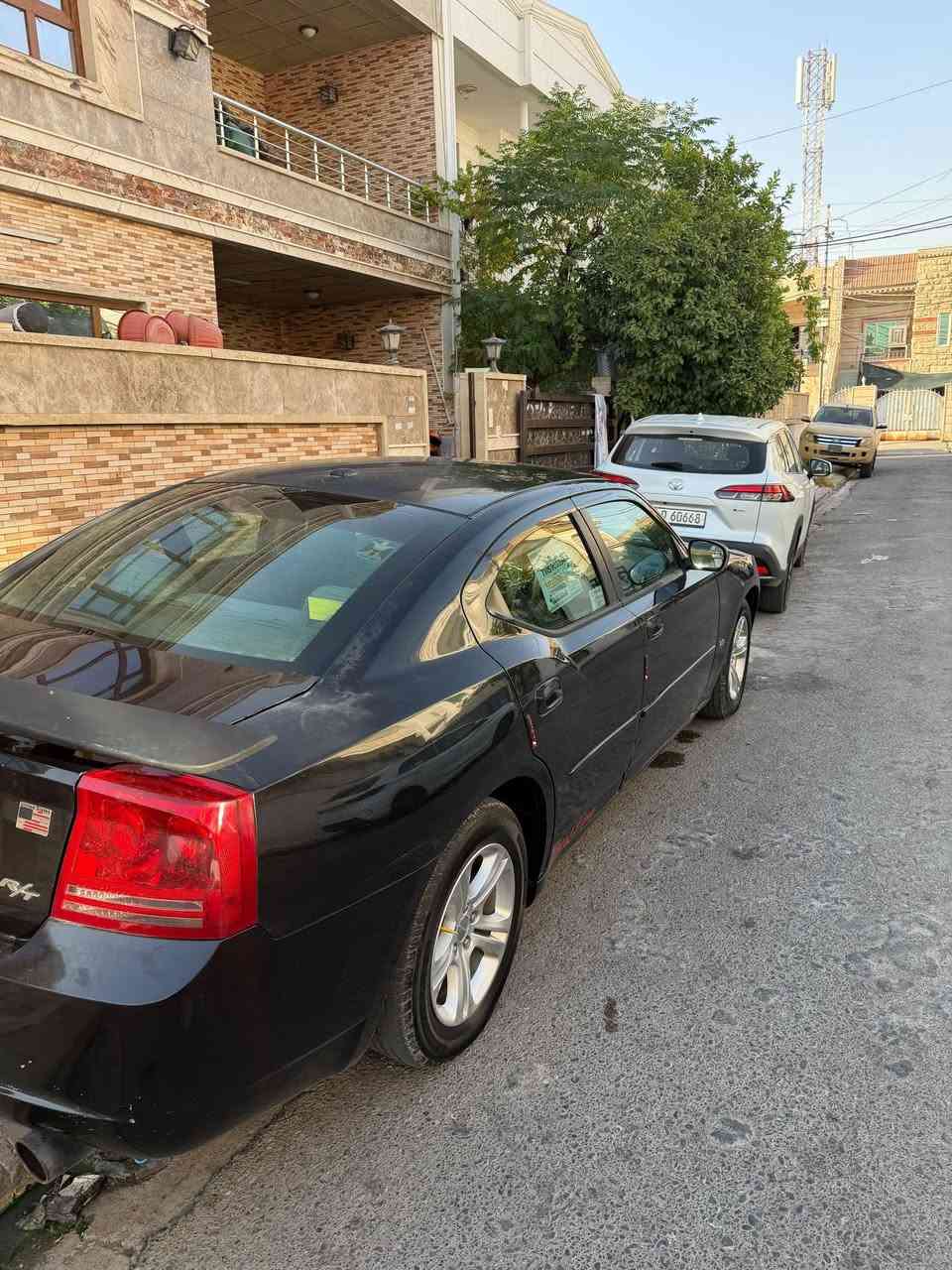 السلام عليكم سياره جارجر موديل 10 محرك 3.5 السياره جاهزه من كلشي خير من الله تبريد تدفئه كير محرك كله مكفول. بيها ٣ قطع ضربتها الجاملغ الخلفي والباب مصبوغ ويا بدون دواخل .  سنويه ساقطه قبل سنتين . السياره باسمي تحويل ثاني يوم. السعر 95 وبيها مجال 
*********** واتساب
