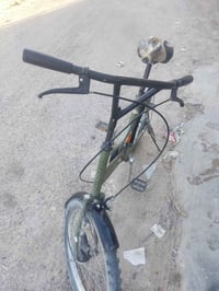 بايسكل • زيتوني واسود • بدون عيوب