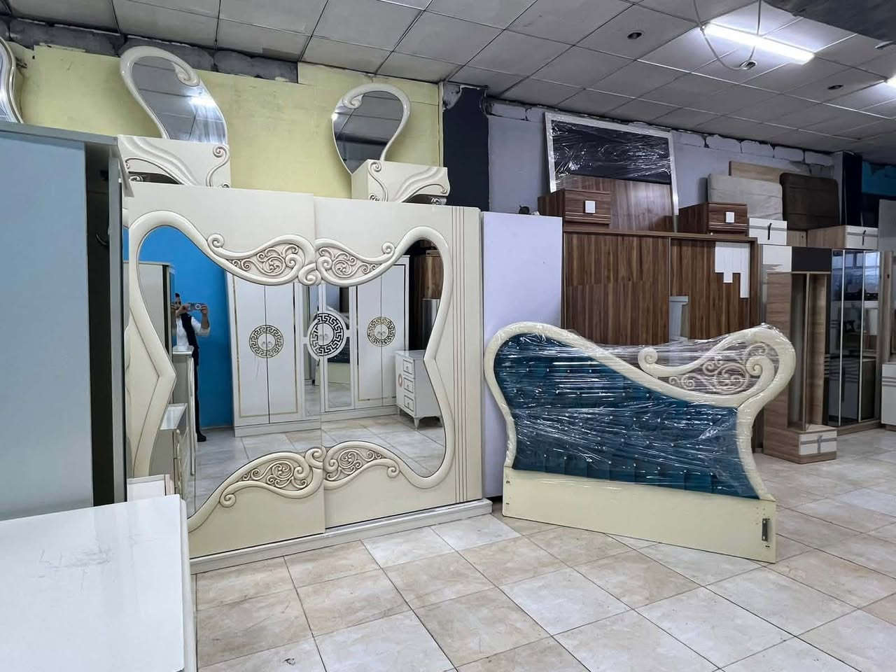 غرفة نوم تركية 8 قطع نظيفة 
يتوفر نقل وشد مجانا داخل اربيل


**إذا كنت صاحب هذا الإعلان وتريد حذفه لأي سبب، رجاءا أرسل رسالة إلى الدعم الفني**