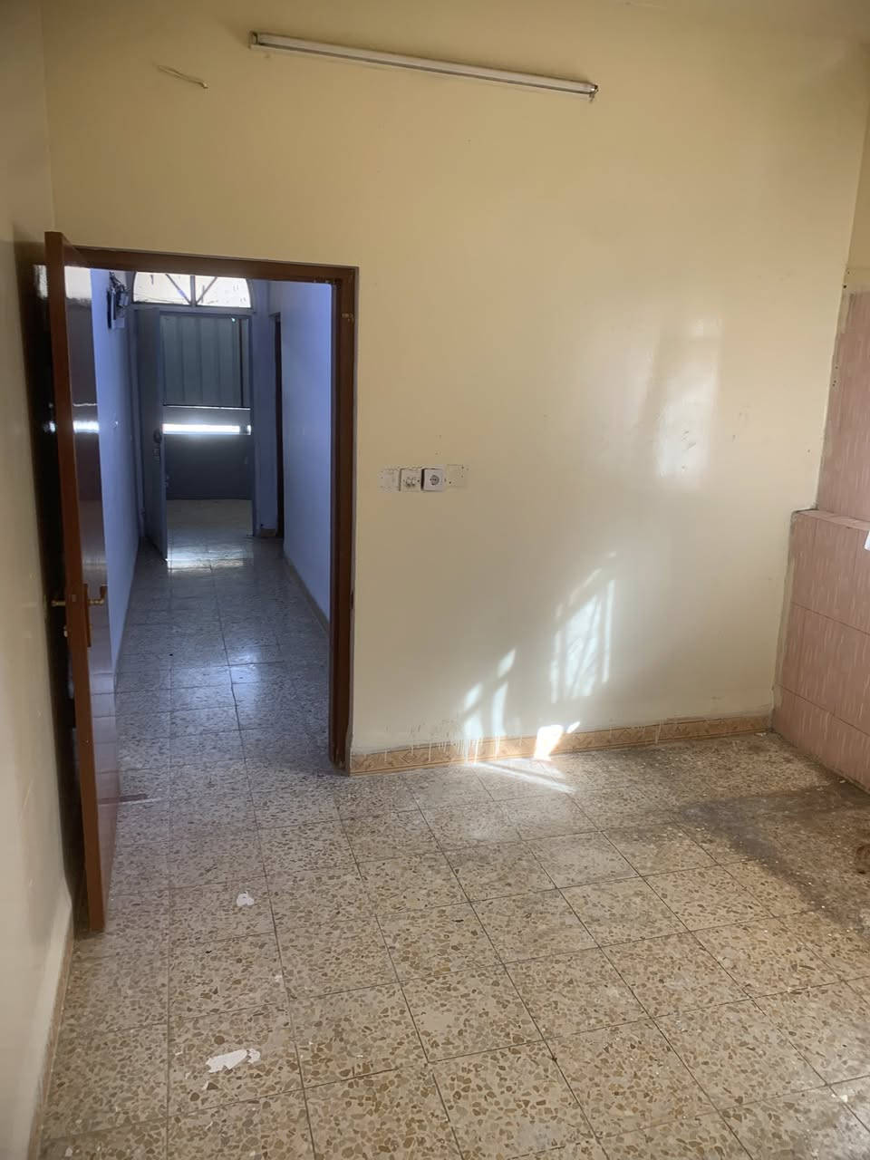 مشتمل طابق ثاني للإيجار  طريق بغداد غرناطه قرب الماء والمجاري المساحه 100

لمعرفه الايجار الاتصال بل ارقام التاليه 

***********

***********متوفر واتساب فقط :
