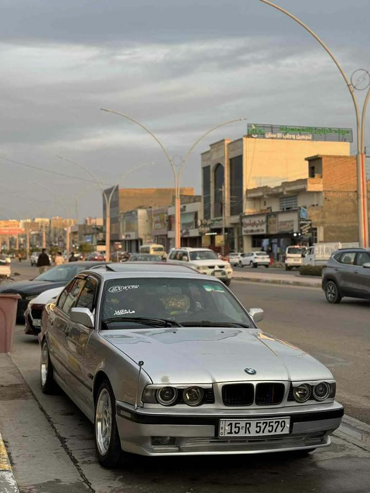 سلام عليكم بي ام 525 مسكر 
موديل 1992
كير ومحرك وصدر كفالة
سنترلك شغال 
كهربائيات كلها شغالة 
تنته سلايت شغال
ڪشنات جدد والغرفة جديدة
ترايك للبصرة
تبريد ثلج
سنوية لل 2030 هزة جديدة 
تحويل ثاني يوم 
مكان السيارة الفلوجة 
للأستفسار ***********
