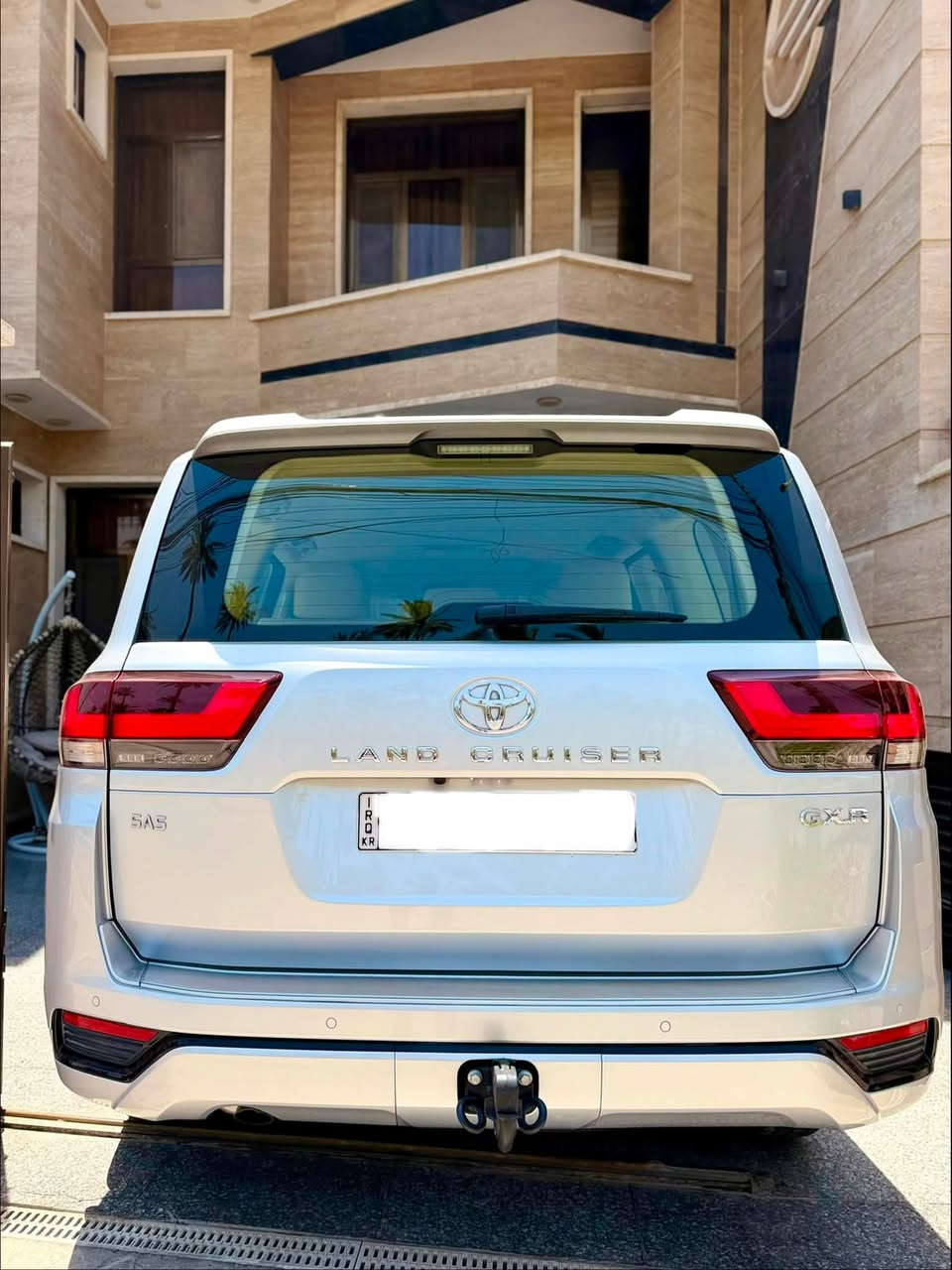 السلام علكيم للبيع
Toyota Land Cruiser 2022
  تويوتا لاند كروزر 2022. 
ملاحضة / رقم السيارة اربيل تحويل مباشر 
لون السيارة سلفر مميز 

  🛣️  المسافة المقطوعة فقط 8000   الف كلم فقط بحالة الزيرو وشرط مشي حقيقي وضمان شركة ساس داخل الشركة 
------------------------------------------------------------ 
✅ المواصفات: فئة GXR ساس معروفة مواصفاتها 
✅ الحالة: كفالة عامة من كلشي بحالة الزيرو 
📞 للأستفسار الاتصال على الرقم
***********

