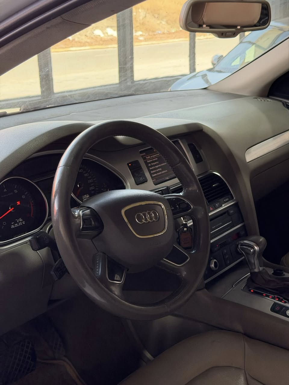 للبيع Audi Q7 موديل 2013
* السيارة فول مواصفات.
* حالة ممتازة (واحد على واحد).
* بدون صبغ.
* السعر: 120 ورقة فقط.

للاستفسار والاتصال:
📞 ***********

📍 العنوان: معارض الموصل الحديثة
