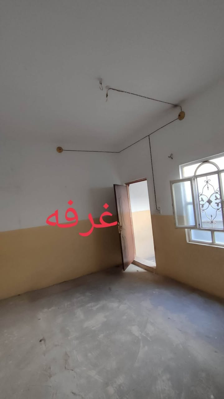 شقه ١٠٠ م للرهن عسكري مدارس منطقة الساده البوغنيمه غرفه وصاله ومطبخ استقبال ب 12 مع المجال ***********
