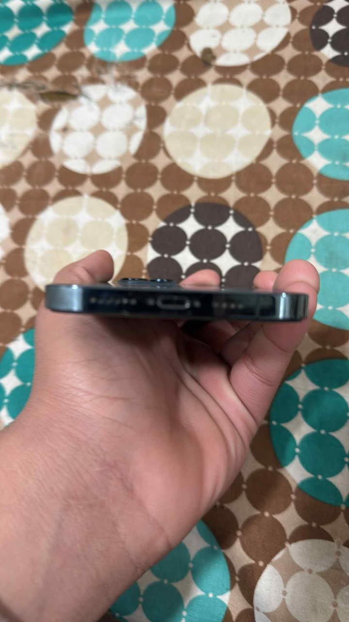 سلام عليكم عندي يفون ١٢ مبدل شاشه صليه من ابل تل فون جديد سعره ٤٢٥ بي ماجال بسيط مكان بغداد لشعب سريداد رقم ***********
