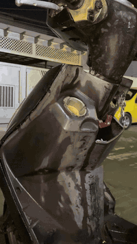 سلام عليكم 
دراجه سكنس فحل 
لون اسود 
أشاره ترحيب في المازدا 
دراجه بلاديه 
تعليك اشاير 
كلجات نظيفه 
الصفاح مال بجم كاربون فايبر 
 بيه شغله وحده القلق مال بانزين مكسور 
الدراجه رايده 250 بيه مجال 
اتصال او المراسله على الوتساب 
*********** 
عنواني الحريه بغداد
